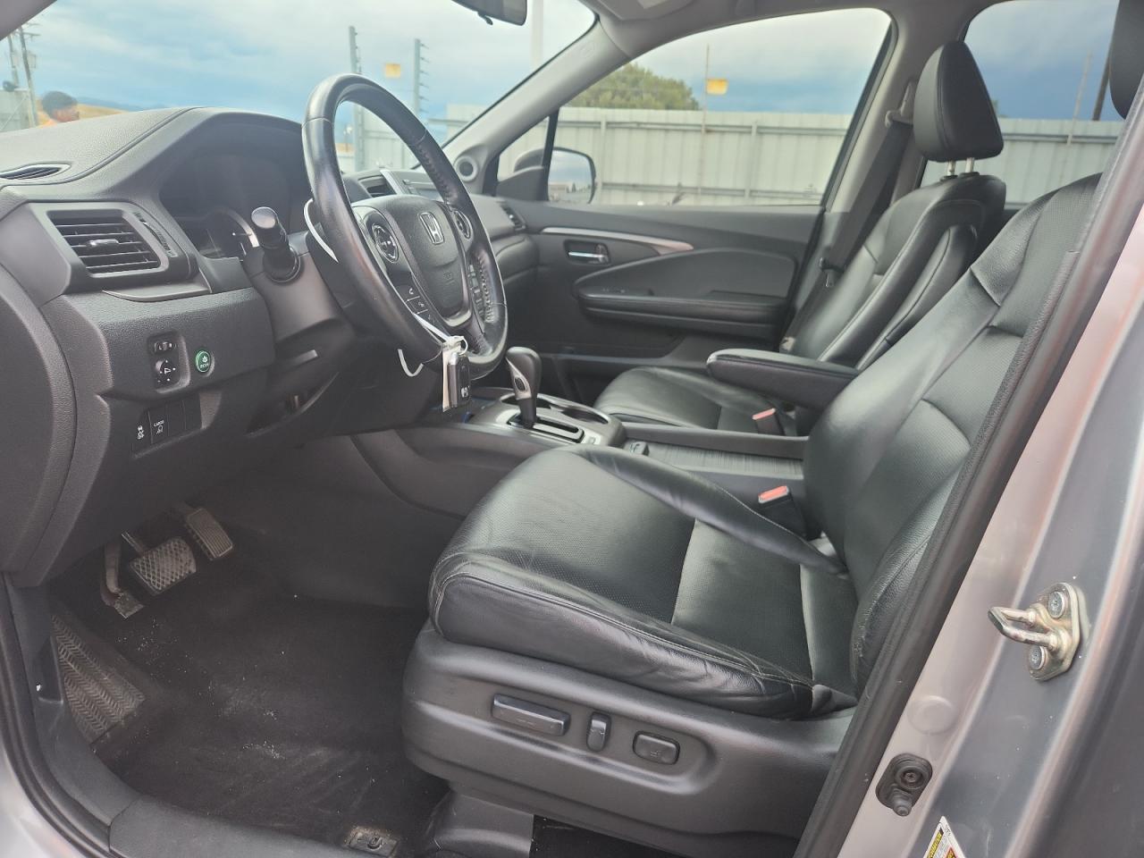 2017 Honda Ridgeline Rtl VIN: 5FPYK3F58HB002634 Lot: 81412855