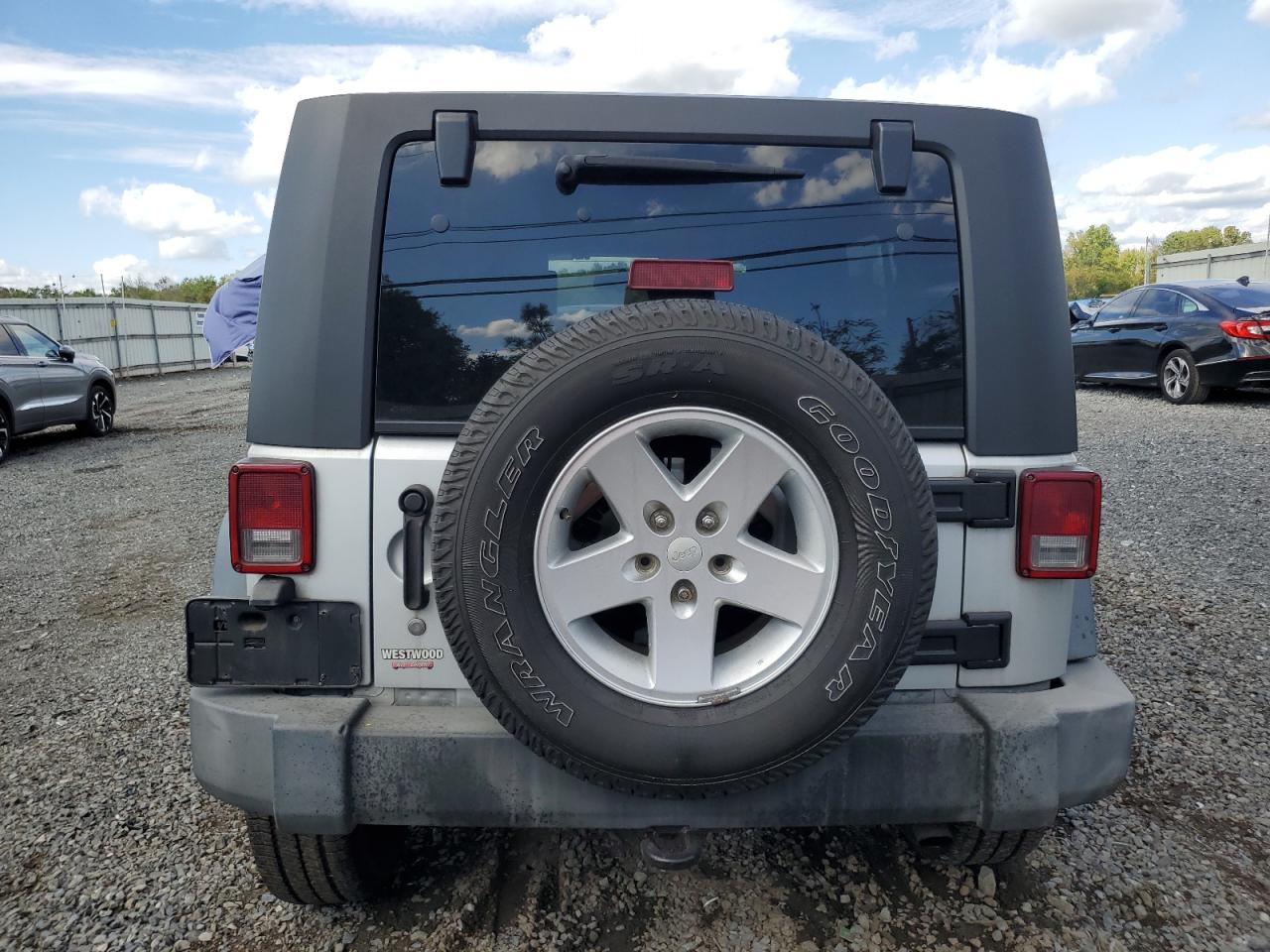 2007 Jeep Wrangler X VIN: 1J8GA39157L198004 Lot: 81825475