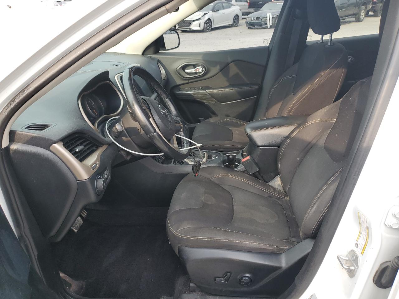 2016 Jeep Cherokee Latitude VIN: 1C4PJLCB0GW351511 Lot: 81422765