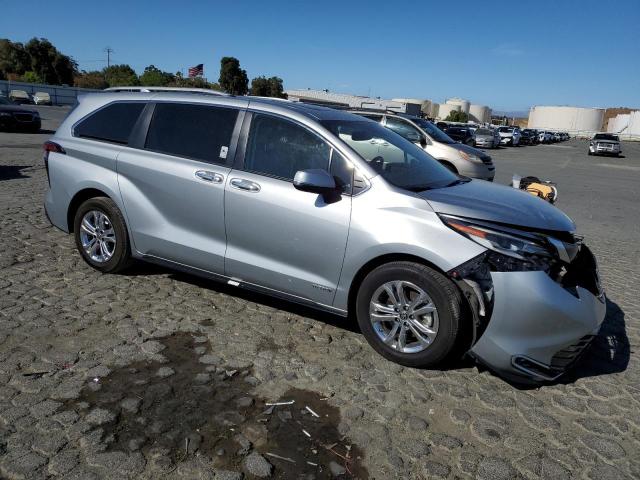  TOYOTA SIENNA 2021 Серебристый