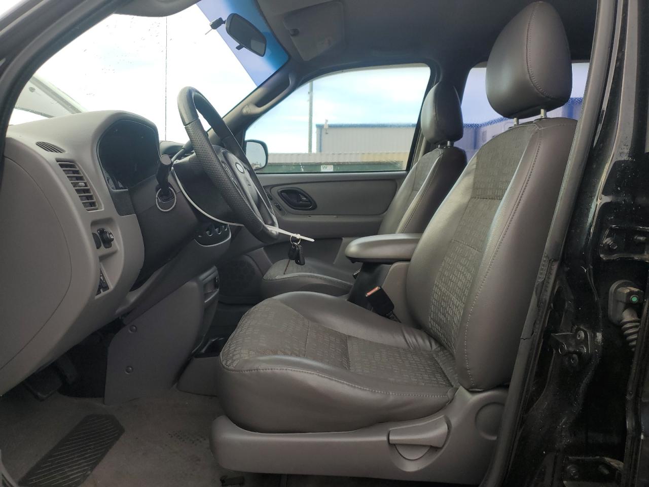 2002 Ford Escape Xls VIN: 1FMYU01122KB24689 Lot: 82047245