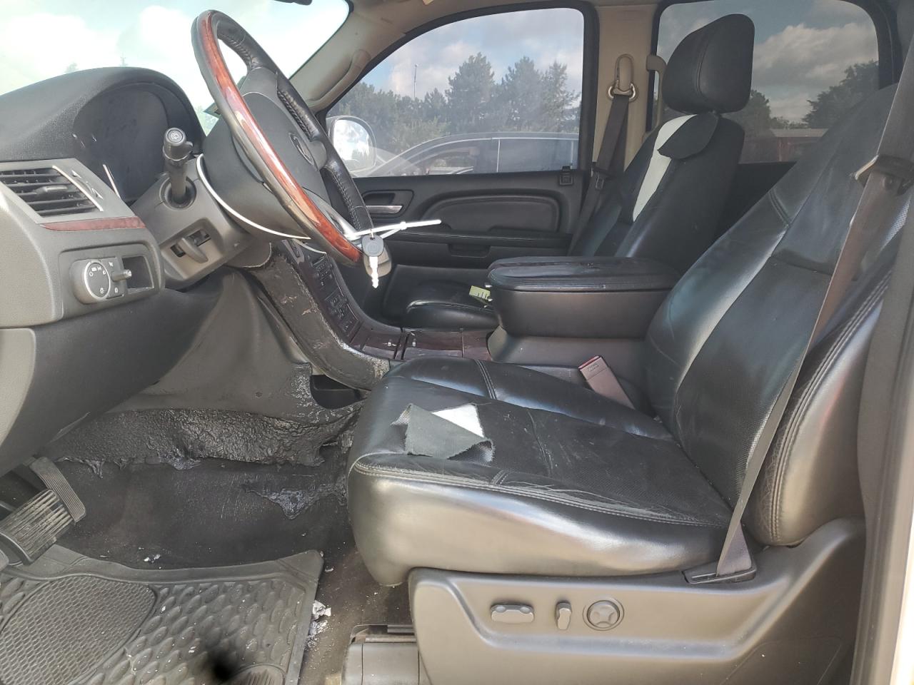 2007 Cadillac Escalade Luxury VIN: 1GYFK63817R421122 Lot: 71402885