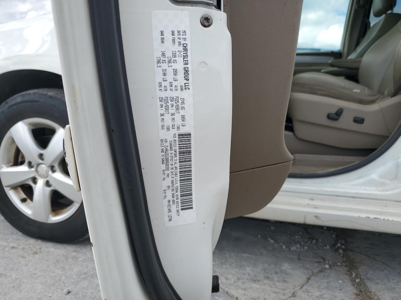 2011 Volkswagen Routan Se VIN: 2V4RW3DG9BR668392 Lot: 83793625