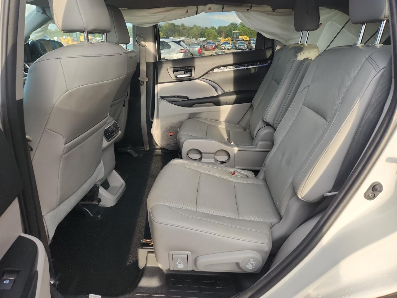 2015 Toyota Highlander Limited VIN: 5TDDKRFH3FS145729 Lot: 82145355