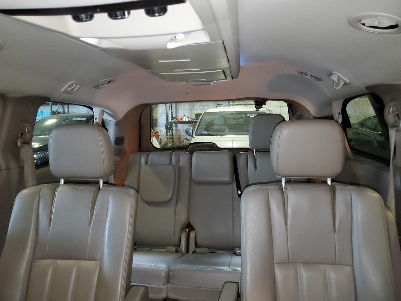 2015 Chrysler Town & Country Touring VIN: 2C4RC1BG0FR661895 Lot: 81048075