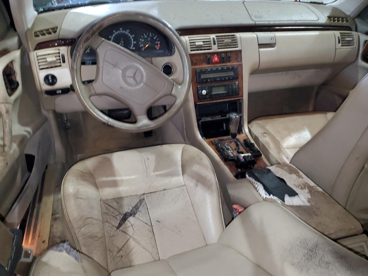1999 Mercedes-Benz E 320 VIN: WDBJF65H7XA810832 Lot: 71904695