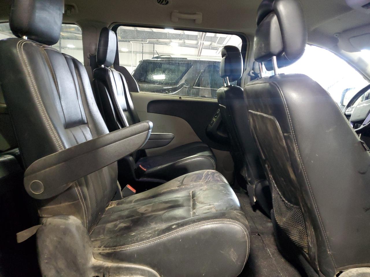 2011 Chrysler Town & Country Touring L VIN: 2A4RR8DGXBR688191 Lot: 70828715