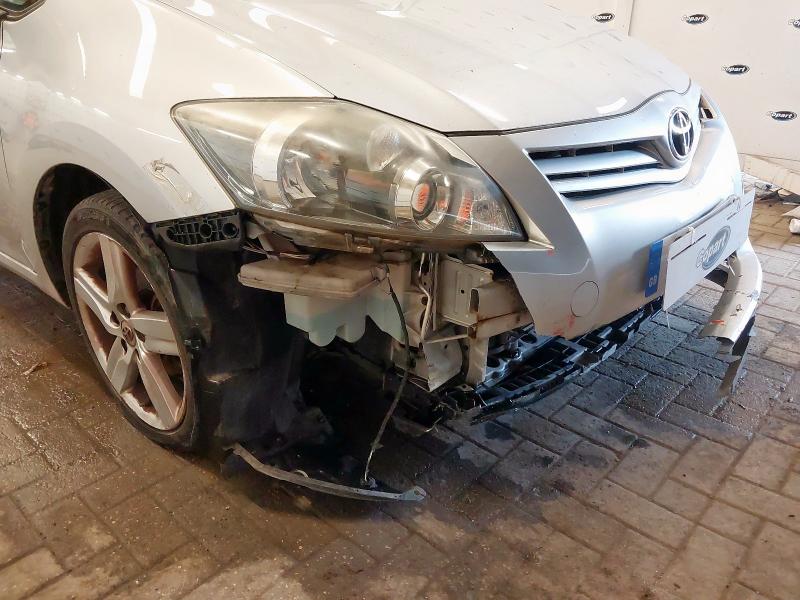 2011 TOYOTA AURIS SR