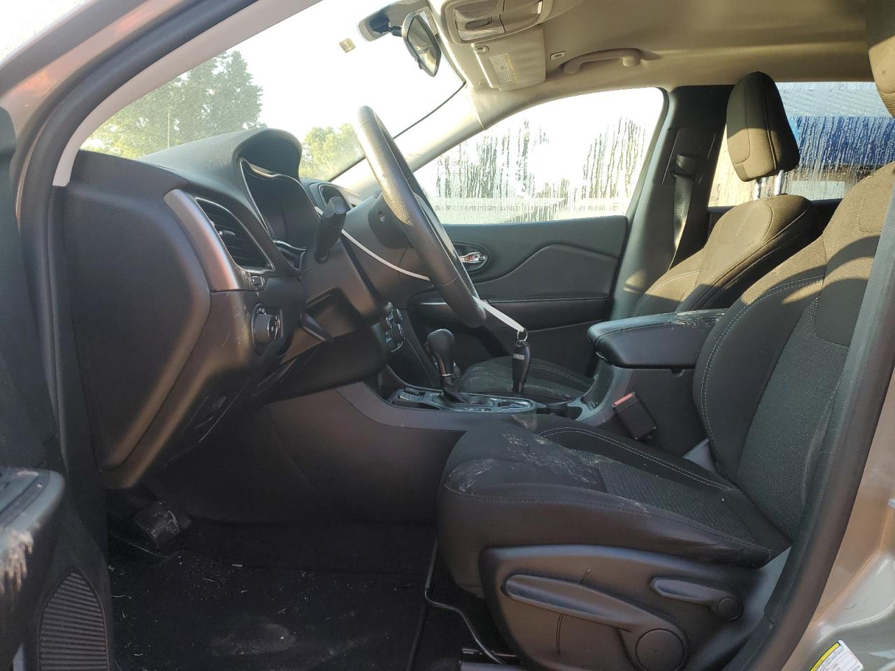 2019 Jeep Cherokee Latitude VIN: 1C4PJLCBXKD387470 Lot: 71311435