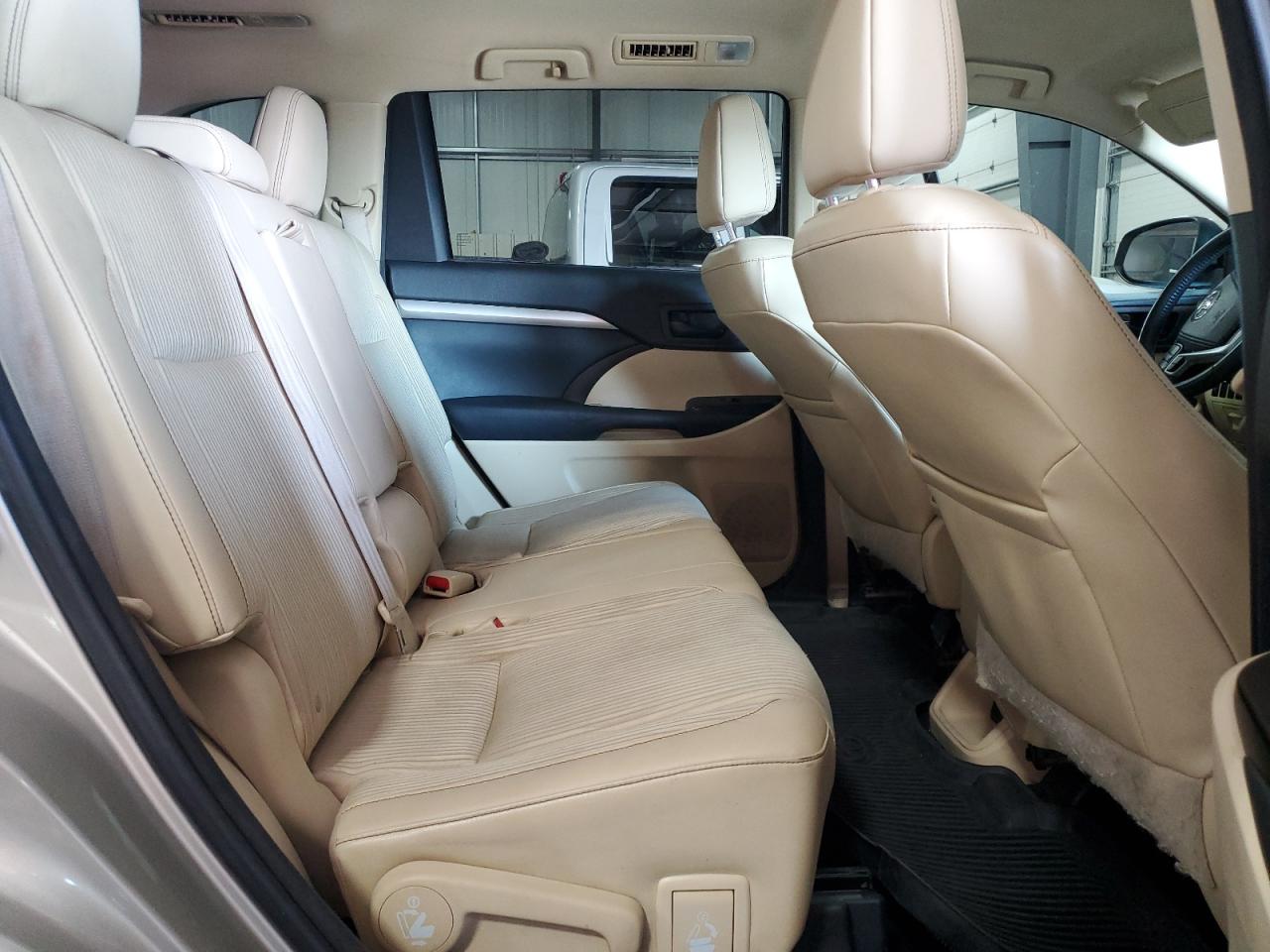 2015 Toyota Highlander Le VIN: 5TDBKRFHXFS095998 Lot: 71081265