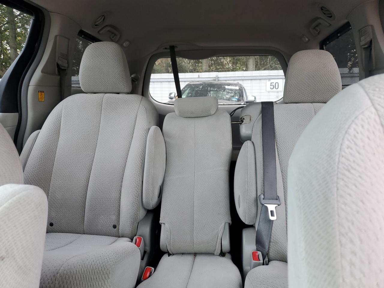 2011 Toyota Sienna Le VIN: 5TDKK3DC7BS138501 Lot: 81952455