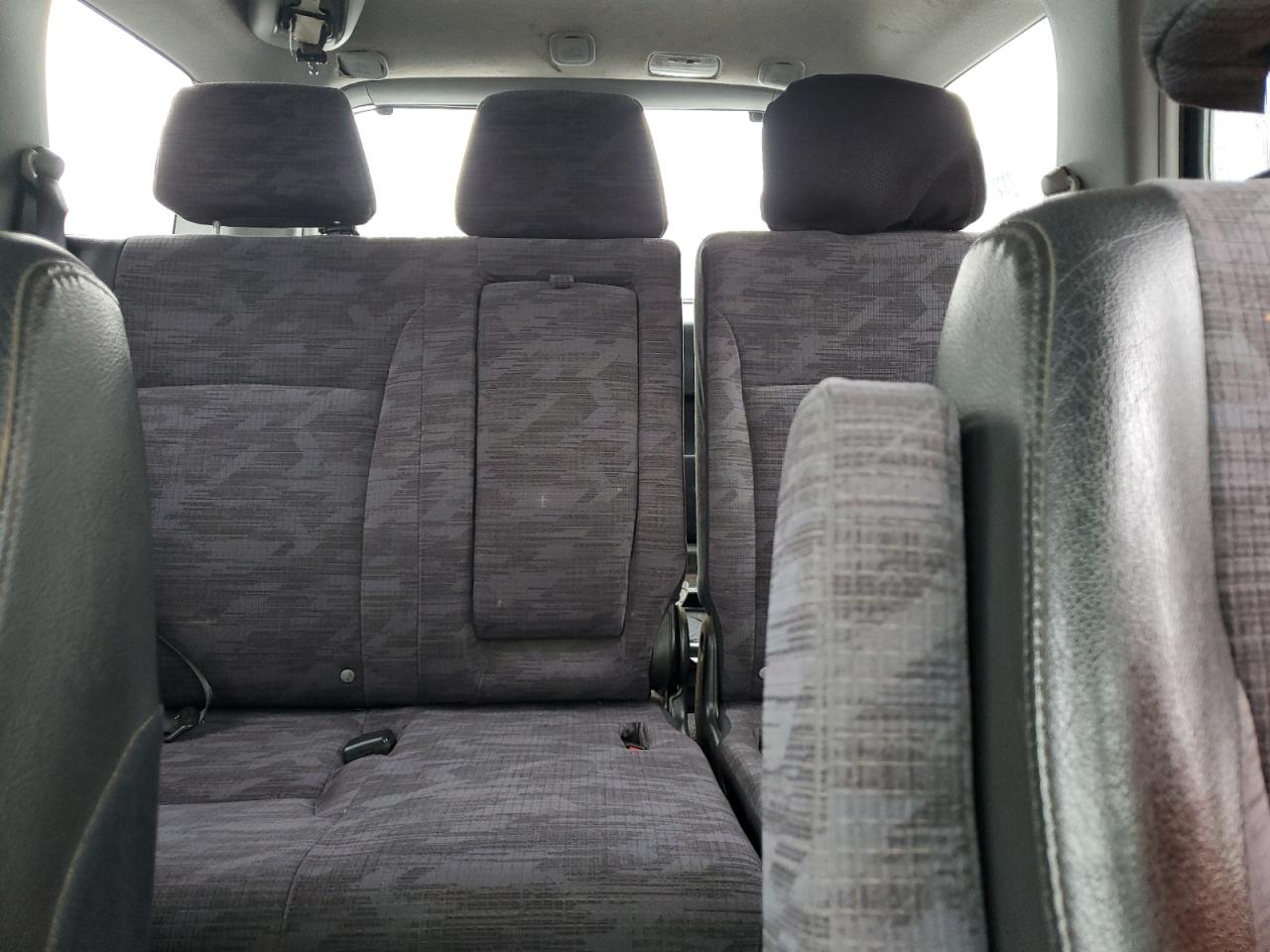 2002 Honda Cr-V Lx VIN: JHLRD68422C011978 Lot: 71749975