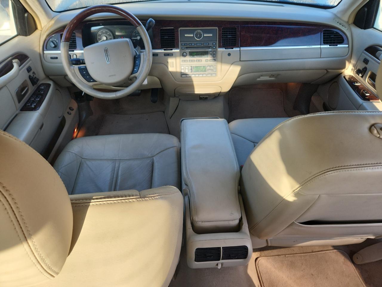 2006 Lincoln Town Car Signature Limited VIN: 1LNHM82V86Y617666 Lot: 83872875