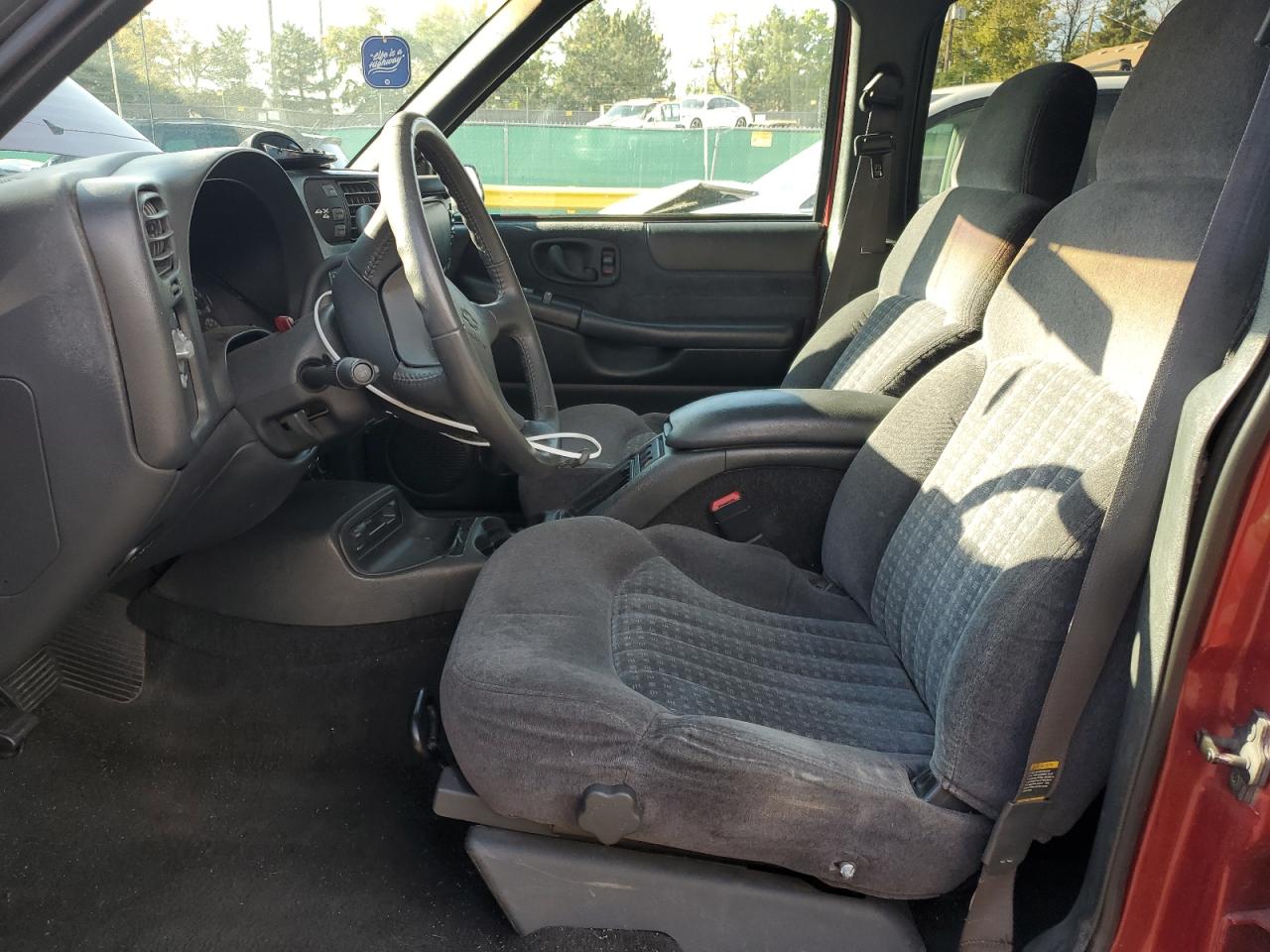 1998 Chevrolet Blazer VIN: 1GNDT13W6W2167188 Lot: 80726555