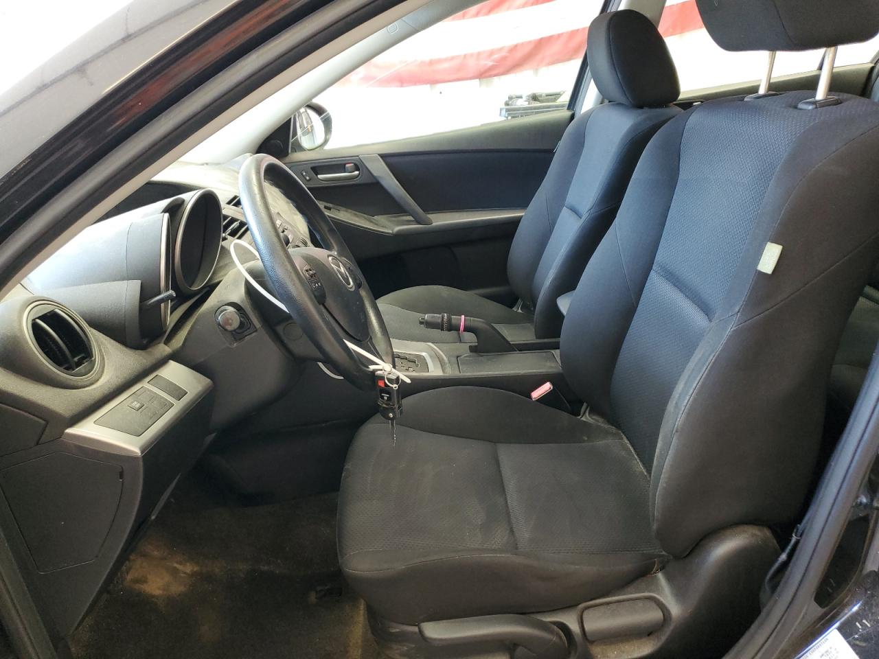 2011 Mazda 3 I VIN: JM1BL1VG4B1373096 Lot: 81425295