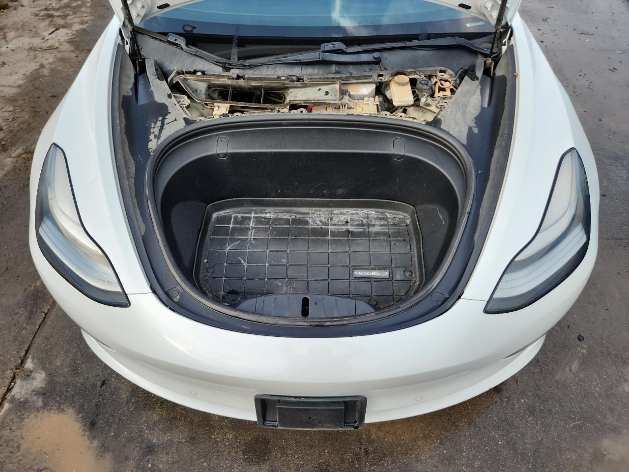 2018 Tesla Model 3 VIN: 5YJ3E1EB2JF098112 Lot: 71870875