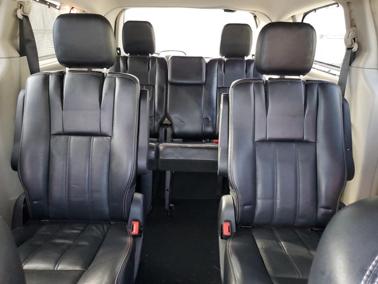 2011 Chrysler Town & Country Touring L VIN: 2A4RR8DG4BR781711 Lot: 81223595