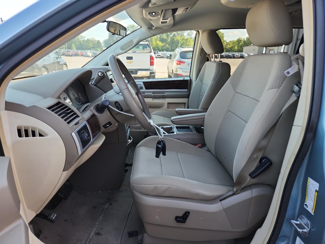 2010 Chrysler Town & Country Touring VIN: 2A4RR5D1XAR141673 Lot: 71119605