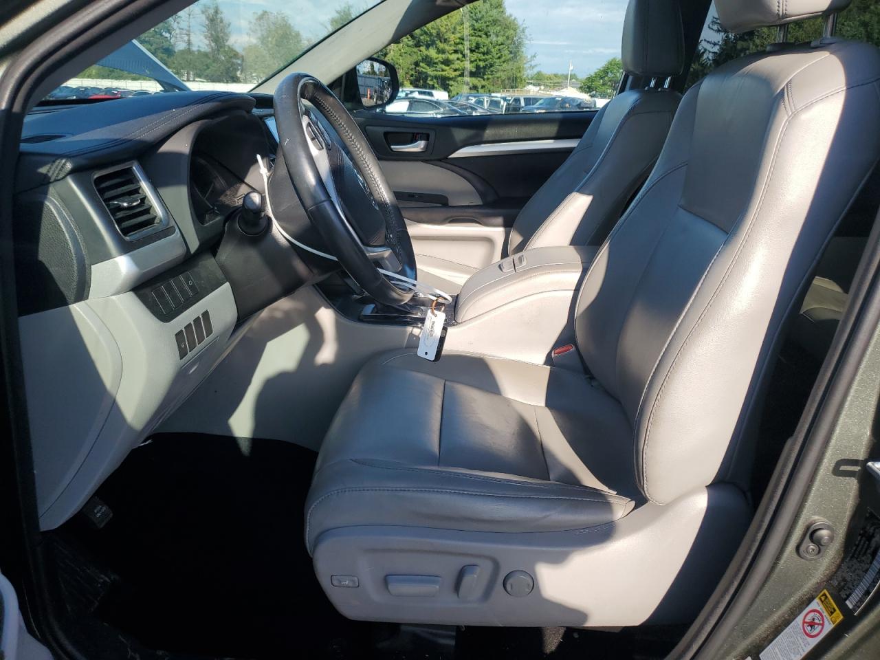 2016 Toyota Highlander Xle VIN: 5TDJKRFH2GS308388 Lot: 81823705