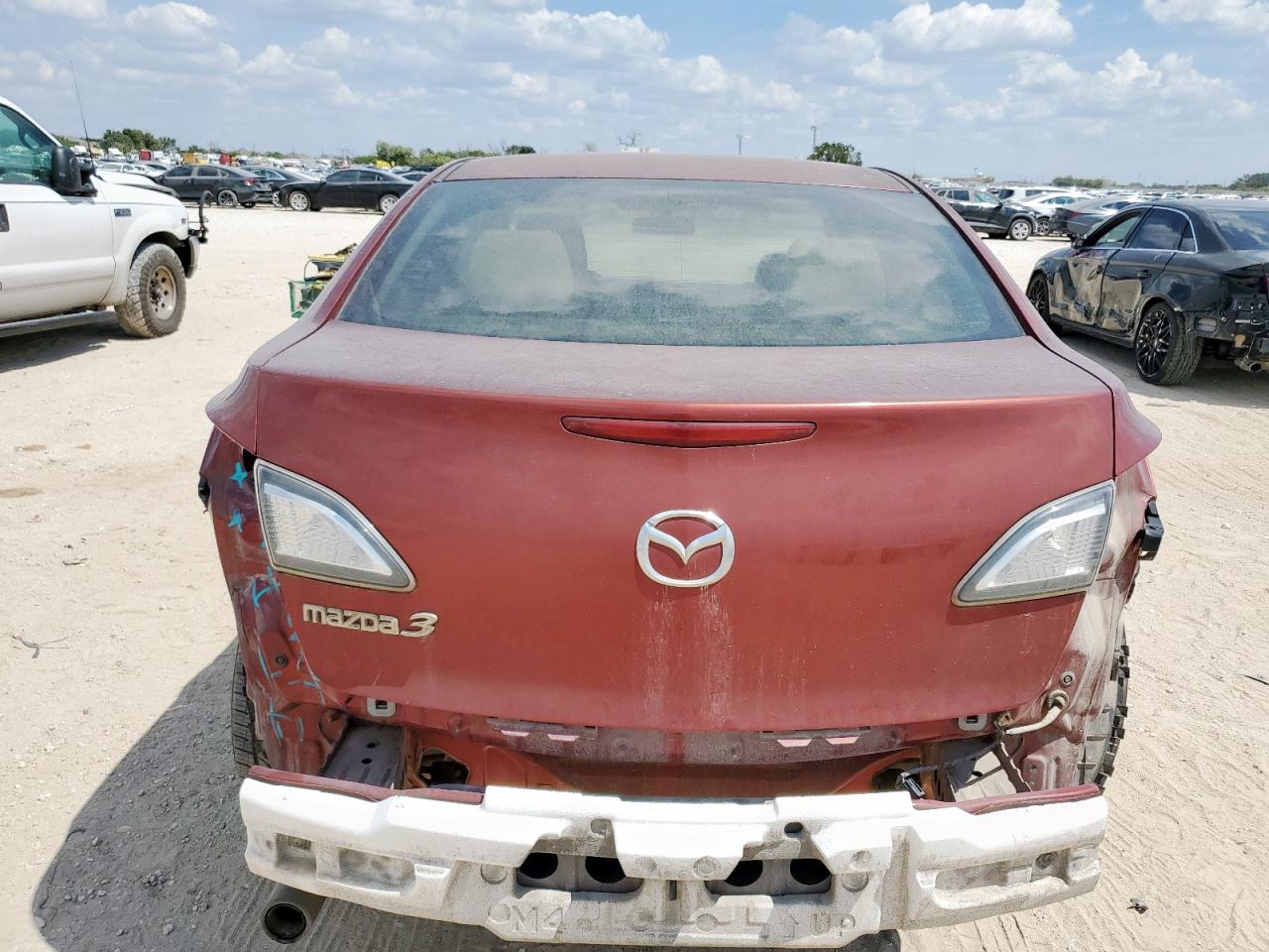 2011 Mazda 3 I VIN: JM1BL1VF1B1431415 Lot: 81102055