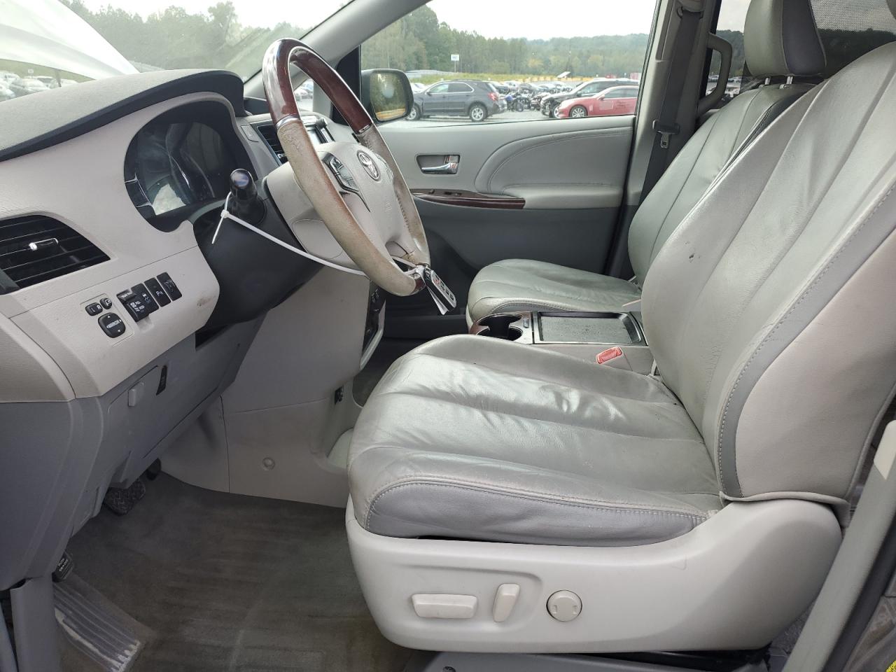 2011 Toyota Sienna Xle VIN: 5TDYK3DC5BS125577 Lot: 83800055
