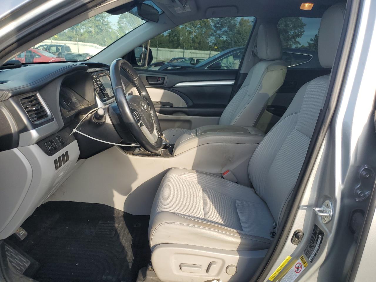 2017 Toyota Highlander Le VIN: 5TDZZRFH6HS192001 Lot: 71892815