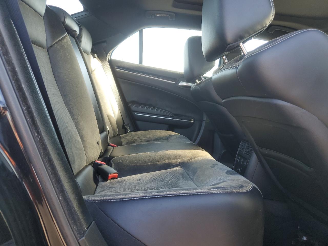 2018 Chrysler 300 S VIN: 2C3CCAGG5JH268945 Lot: 71258945