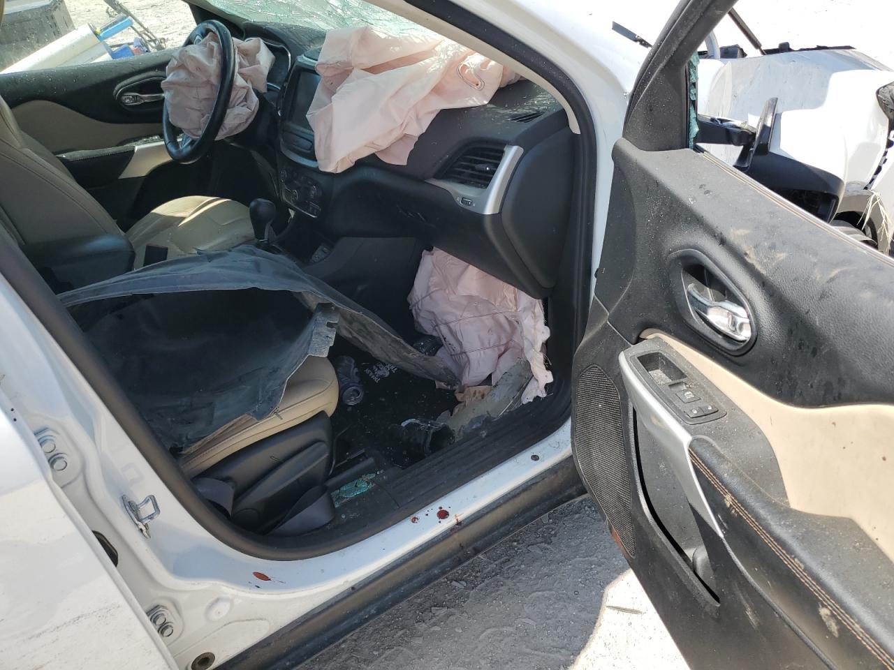 2017 Jeep Cherokee Limited VIN: 1C4PJLDBXHW577846 Lot: 71103405