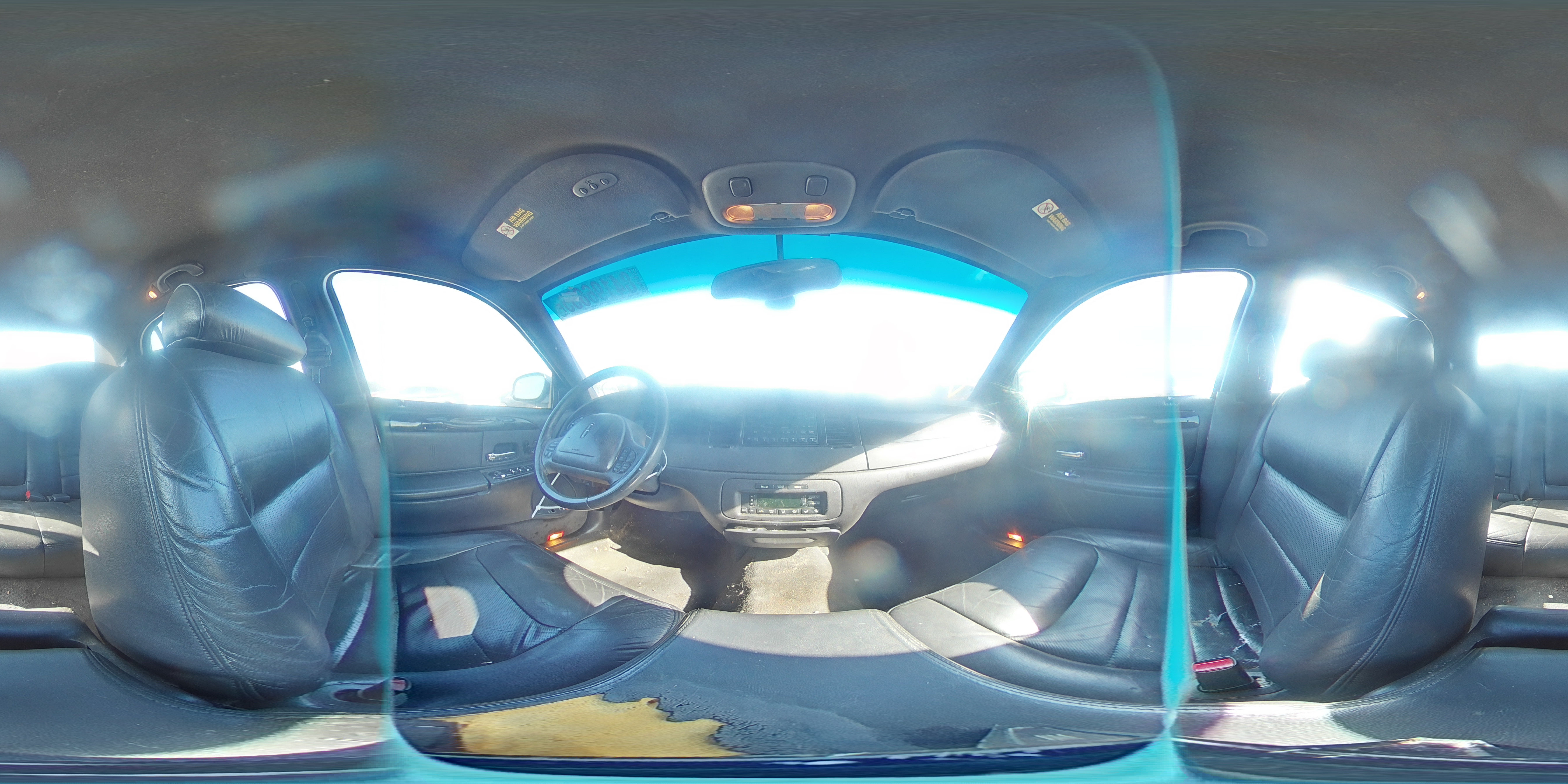 1999 Lincoln Town Car Signature VIN: 1LNHM82W4XY704135 Lot: 84196655