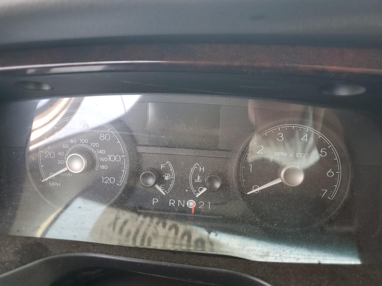 2008 Lincoln Town Car Signature Limited VIN: 2LNHM82WX8X658778 Lot: 81089305