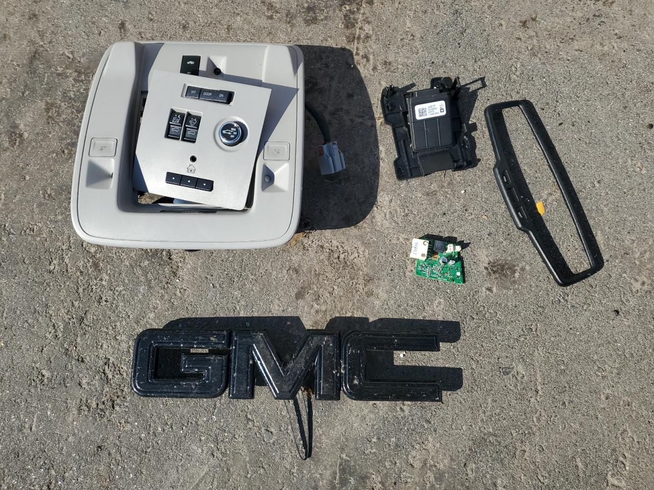 2015 GMC Yukon Xl K1500 Slt VIN: 1GKS2HKC2FR126832 Lot: 81646885