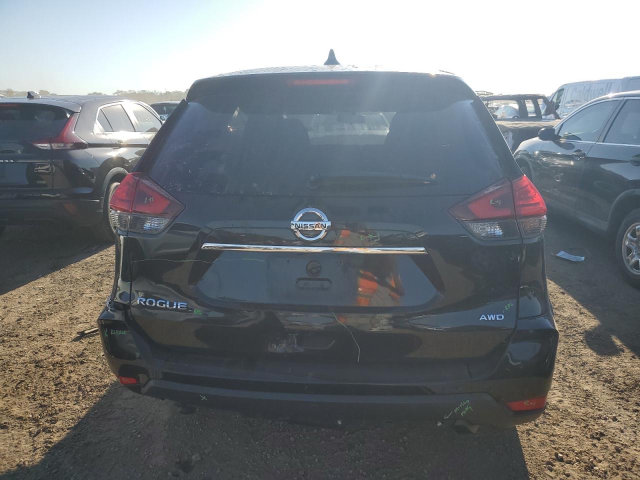 2017 Nissan Rogue S VIN: JN8AT2MV6HW011689 Lot: 81802125