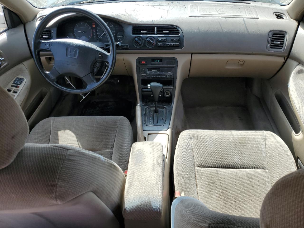 1996 Honda Accord Lx VIN: 1HGCD5635TA175134 Lot: 69997265