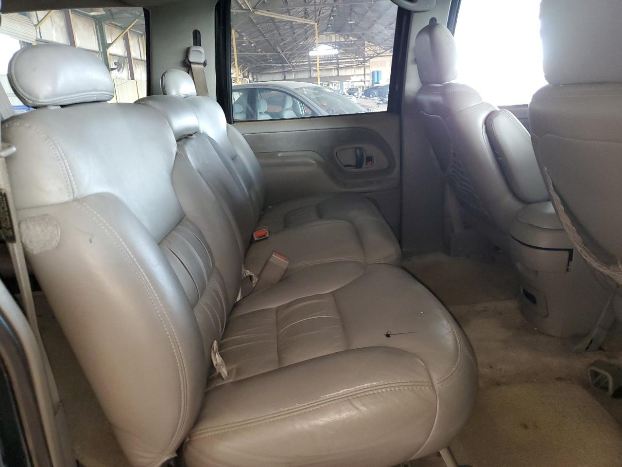 1999 GMC Suburban K1500 VIN: 3GKFK16R2XG524325 Lot: 81068745