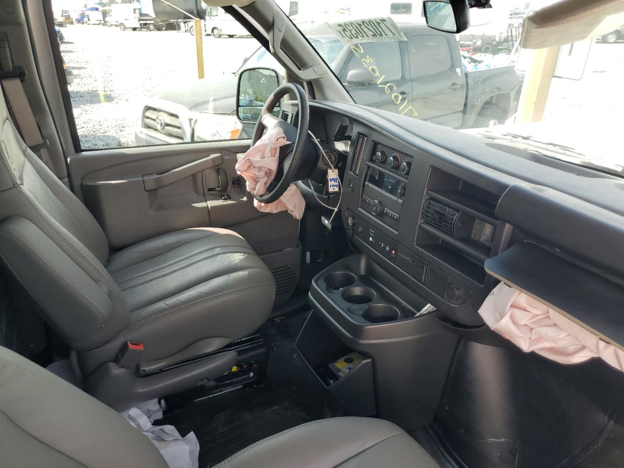 2025 Chevrolet Express G2500 VIN: 1GCWGBF74S1149045 Lot: 71021035