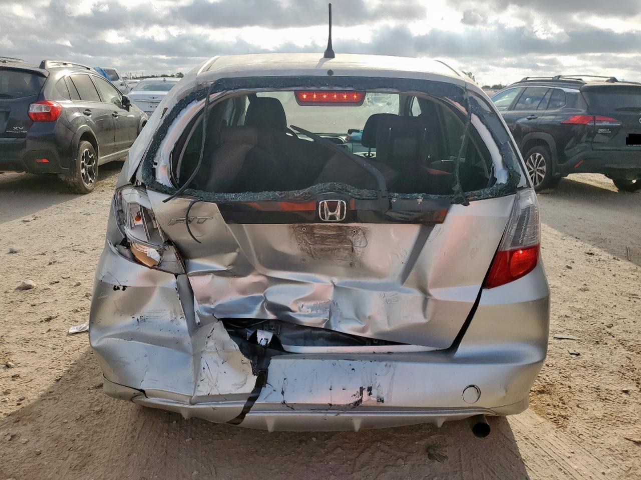 2011 Honda Fit VIN: JHMGE8H32BS010547 Lot: 83970285