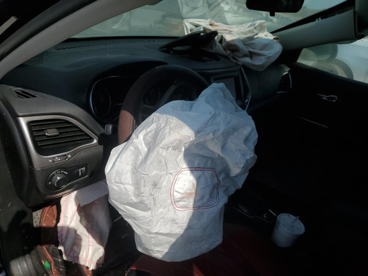 2020 Jeep Cherokee Latitude VIN: 1C4PJLCB9LD648735 Lot: 81312325