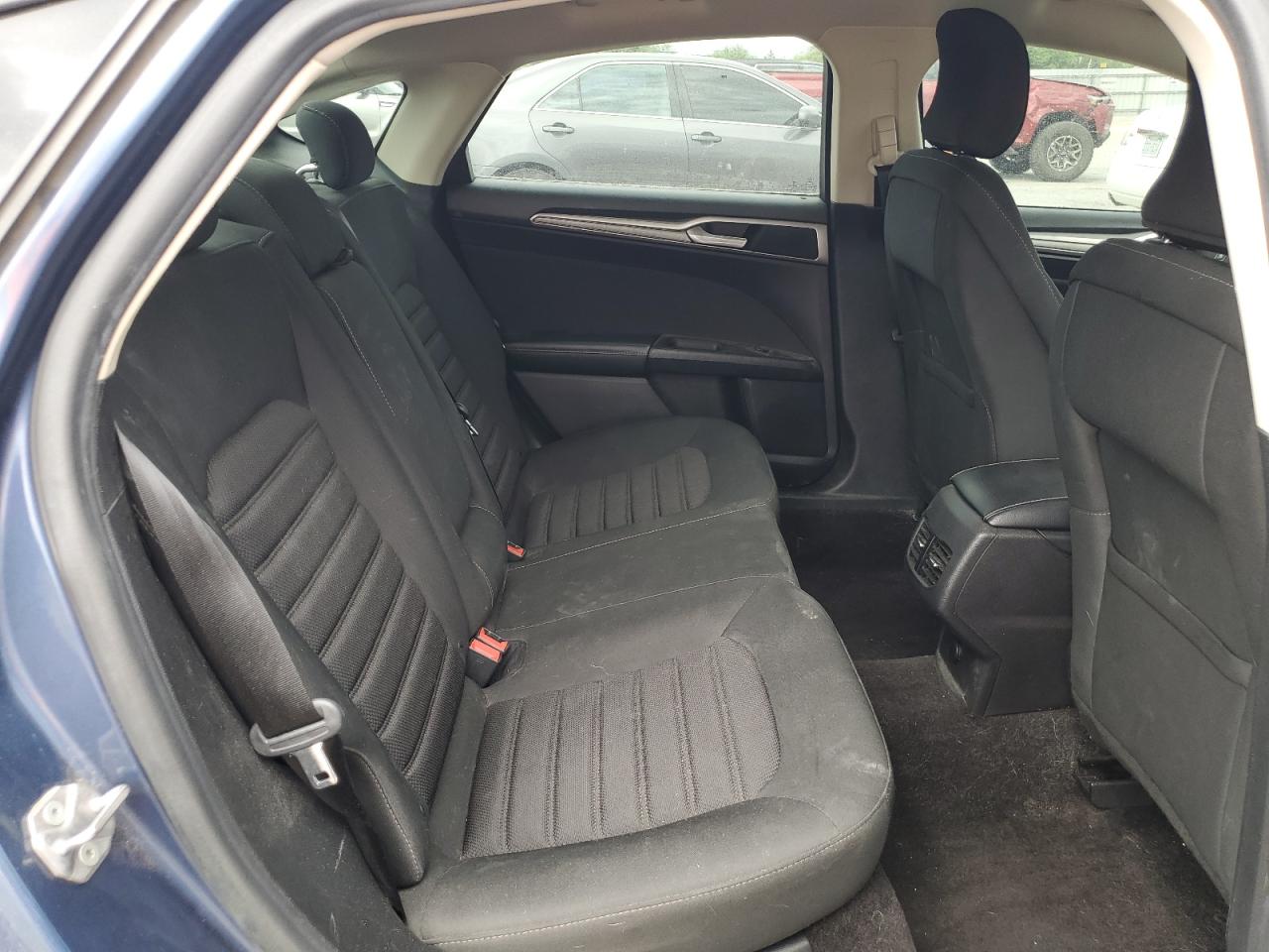 2019 Ford Fusion Se VIN: 3FA6P0LU0KR137808 Lot: 71536115