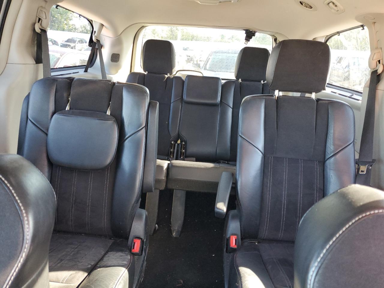 2014 Chrysler Town & Country Touring L VIN: 2C4RC1CG5ER258671 Lot: 84281995