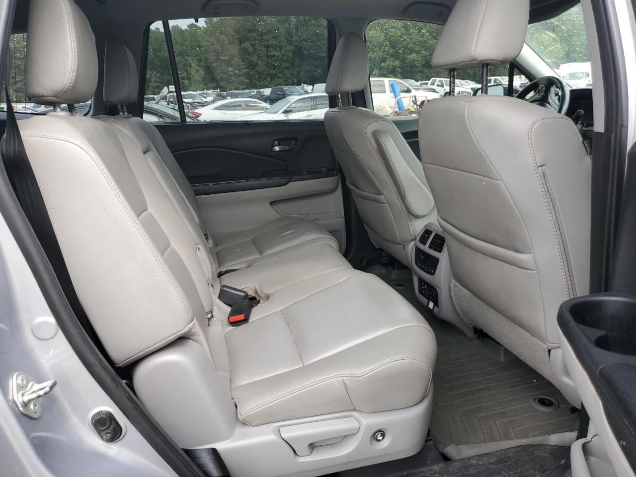 2018 Honda Pilot Touring VIN: 5FNYF5H90JB018096 Lot: 82113125