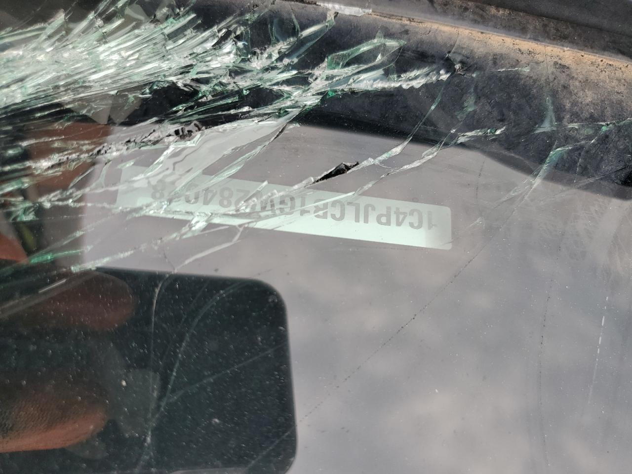 2016 Jeep Cherokee Latitude VIN: 1C4PJLCB1GW284028 Lot: 81548485