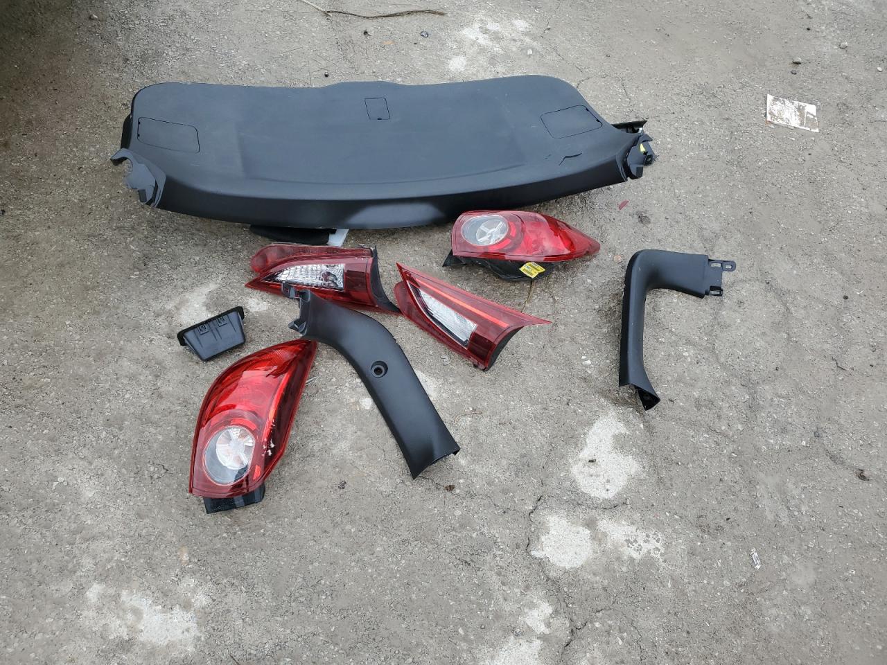 2018 Mazda 3 Touring VIN: 3MZBN1L38JM204224 Lot: 71244605