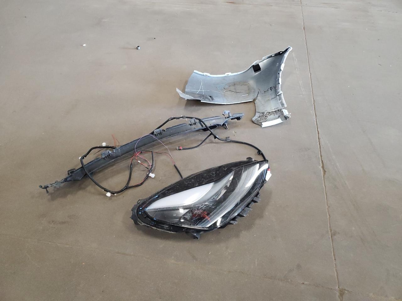 2024 Tesla Model Y VIN: 7SAYGDEE5RF163397 Lot: 81123655