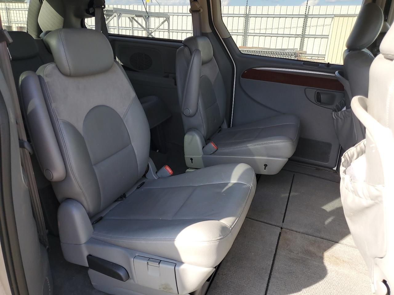 2005 Chrysler Town & Country Limited VIN: 2C4GP64L35R350155 Lot: 84035795