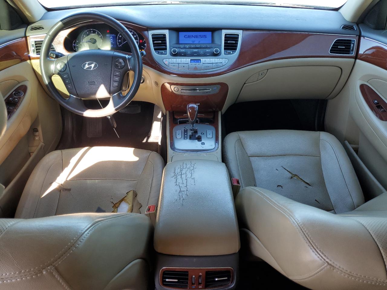 2013 Hyundai Genesis 3.8L VIN: KMHGC4DD1DU228657 Lot: 80892335