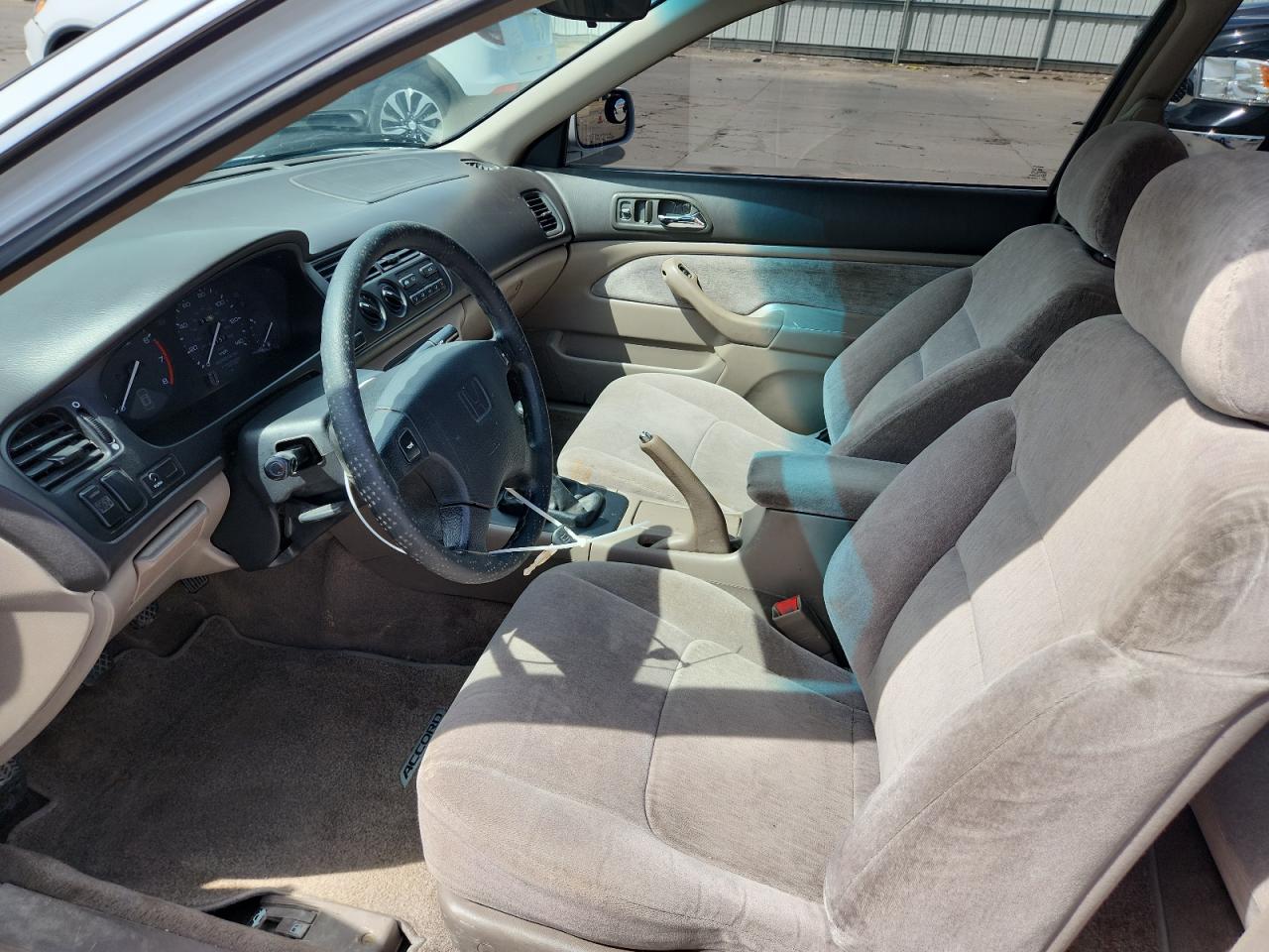 1995 Honda Accord Lx VIN: 1HGCD7132SA040873 Lot: 71235735