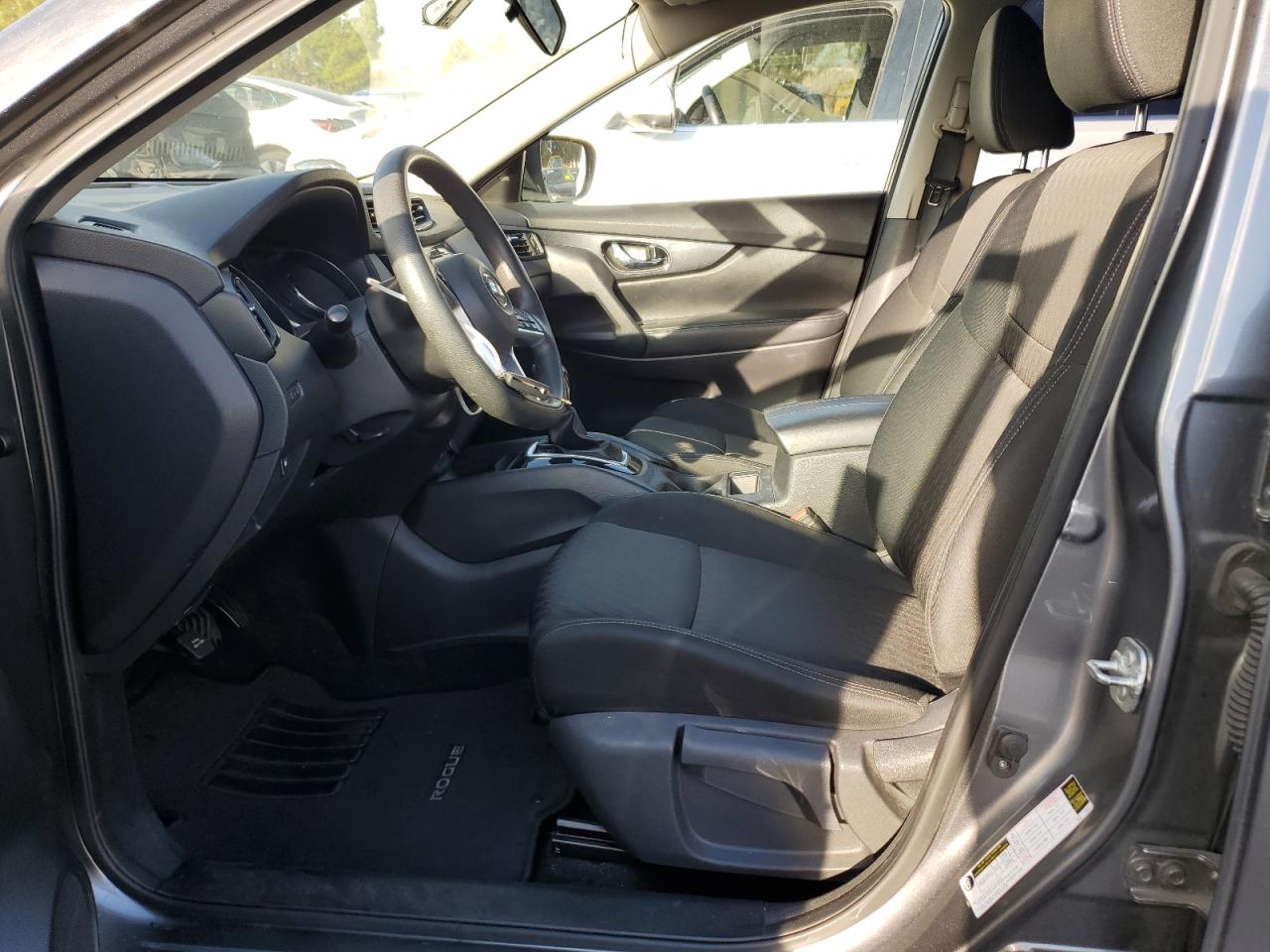 2018 Nissan Rogue S VIN: KNMAT2MT9JP555260 Lot: 81631105