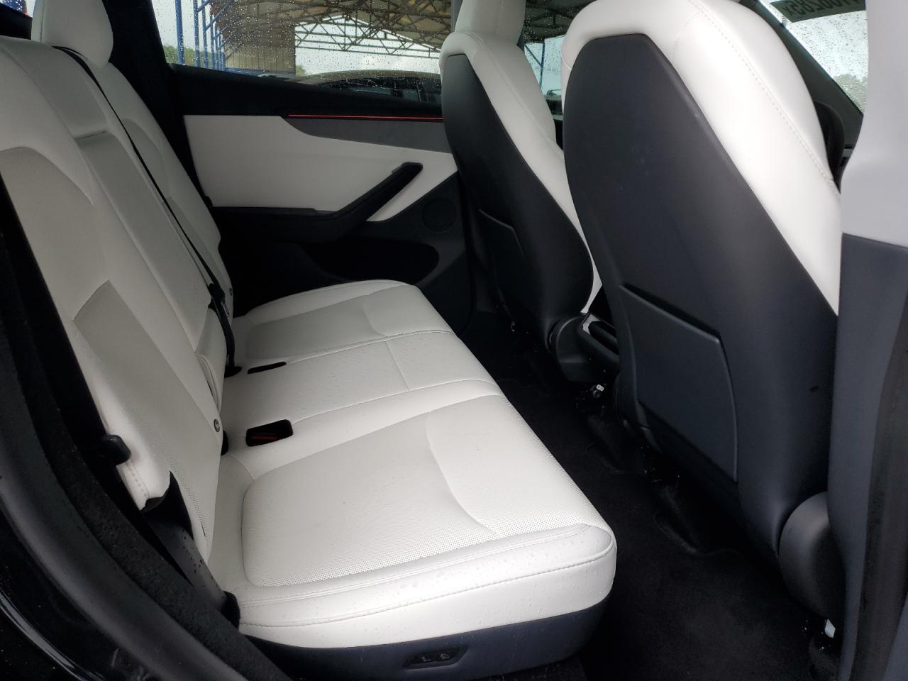 2026 Tesla Model Y VIN: 7SAYGDEE1TA411861 Lot: 84166285