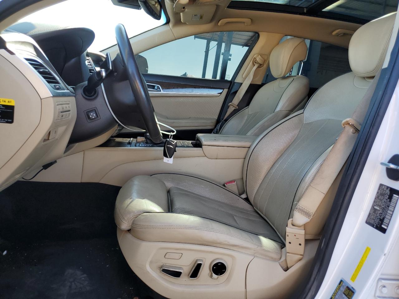 2015 Hyundai Genesis 3.8L VIN: KMHGN4JE4FU052696 Lot: 80216105