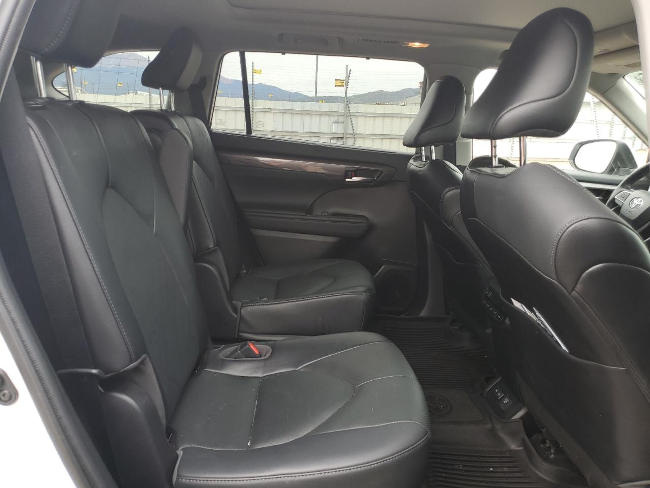 2022 Toyota Highlander Hybrid Platinum VIN: 5TDEBRCH6NS083573 Lot: 81502655